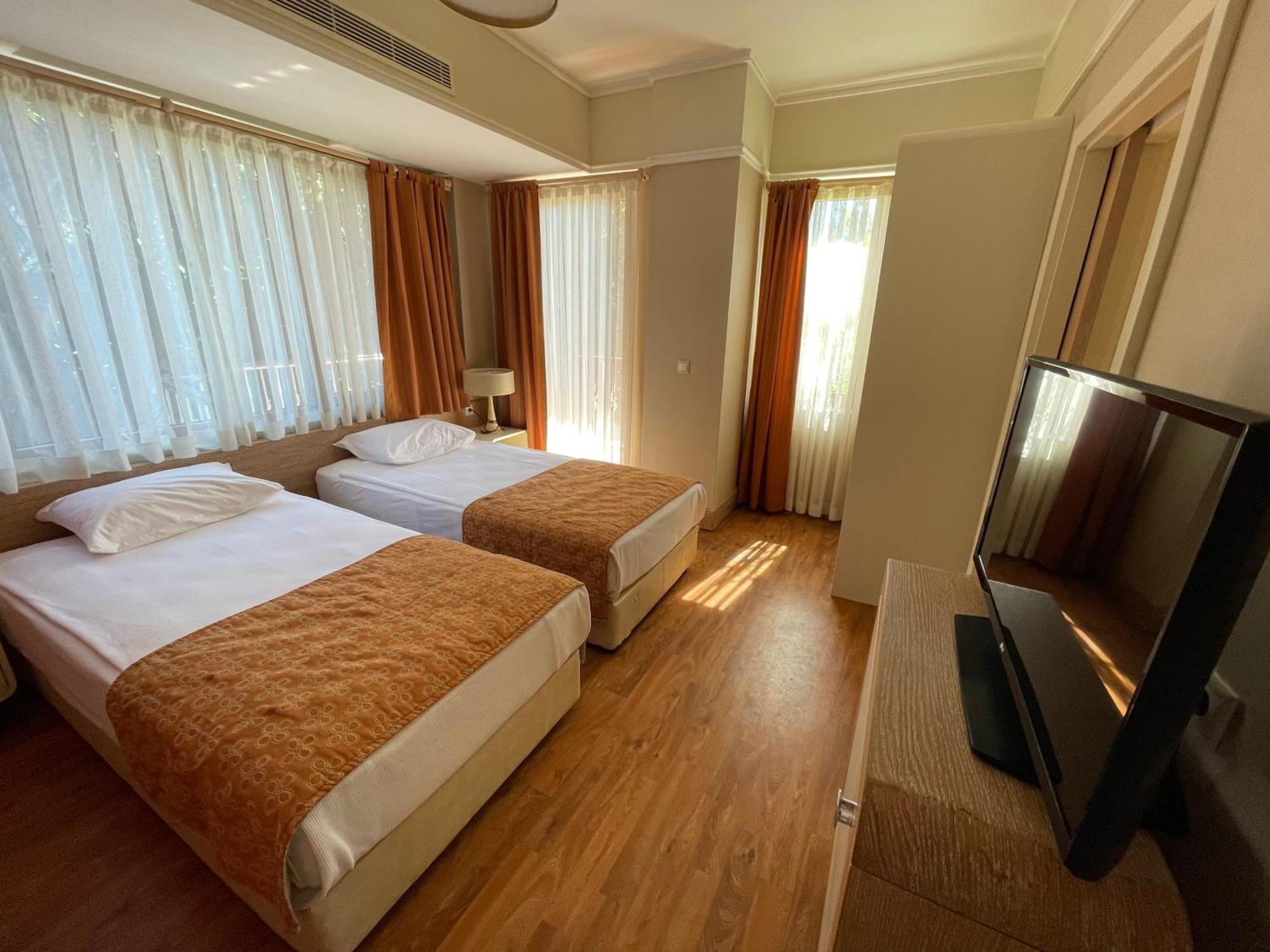 Club Grand Side Hotel Exterior photo